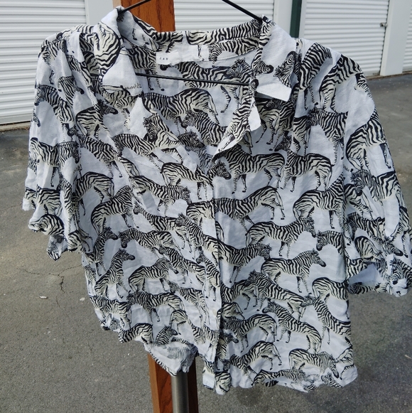 Chic Zebra Pattern Blouse - Picture 3 of 5